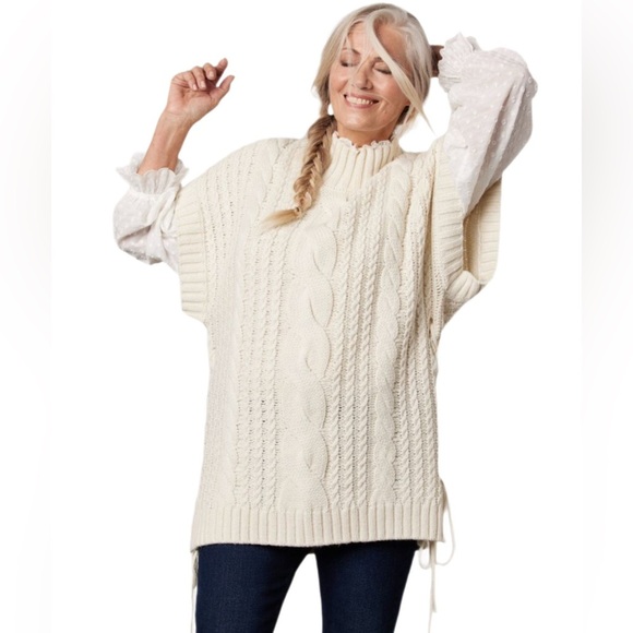 Stella Nova Sweaters - Stella Nova Cream Cable Knit Sleeveless Turtleneck Sweater Vest – M